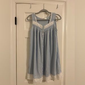 Eileen West knee-length nightie, size small.
